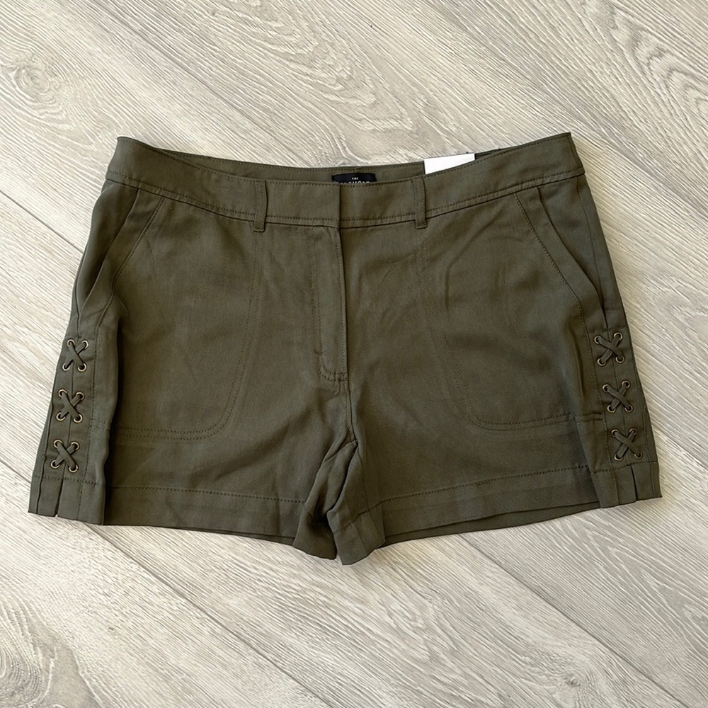 ⭐️Any 3/$20⭐️ NEW!!WHITE HOUSE BLACK MARKET  The Twill Lace Up 5” Short —Size 14